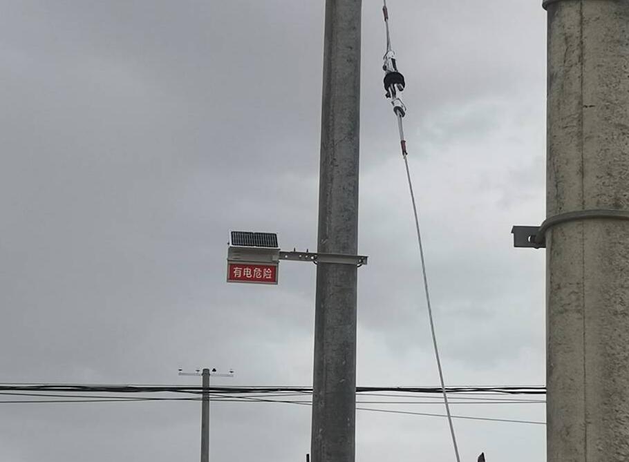 甘肅電力安裝防外破警示牌，為電力防護增添“保護傘”